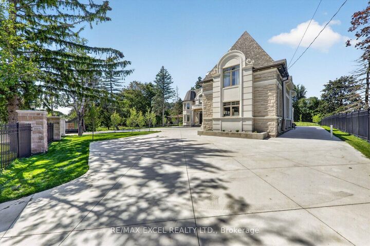 Property Photo: 28 Personna Boulevard ON L6C 1E9