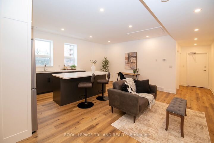 Property Photo:  425 Dundas Street 201  ON N6B 1V9 