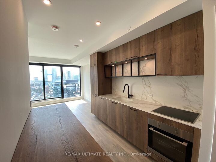 Property Photo:  505 Richmond Street W 1220  ON M5V 0P4 