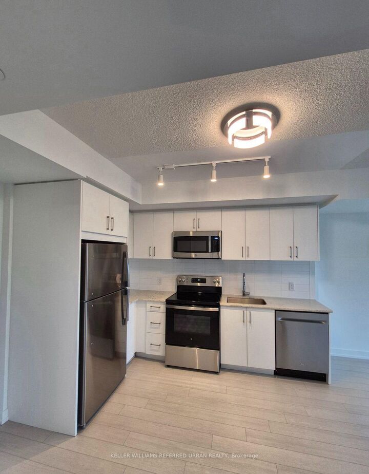 Property Photo:  4010 Eglinton Avenue W 1014  ON M9A 0G5 