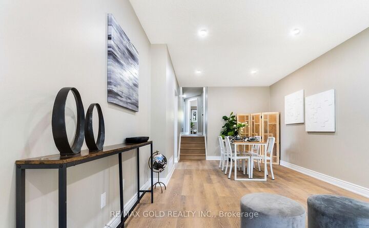 27 Sylvia Street — photo 1