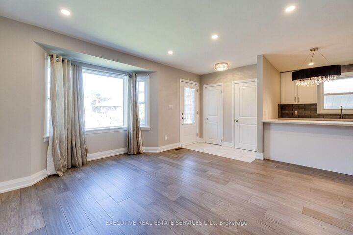 Property Photo: 213 East 32nd Street ON L8V 3S3