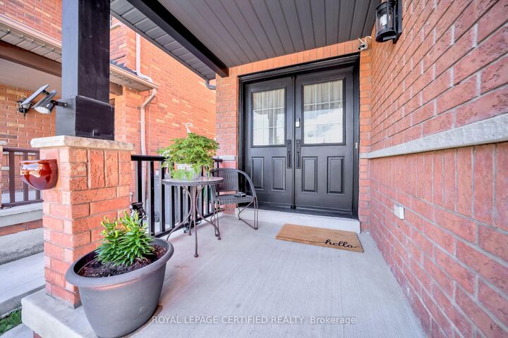 Property Photo: 70 Vintage Gate ON L6X 5C2