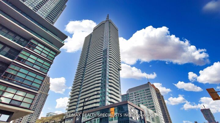 Property Photo: 4065 Confederation Parkway 1511 ON L5B 0L4
