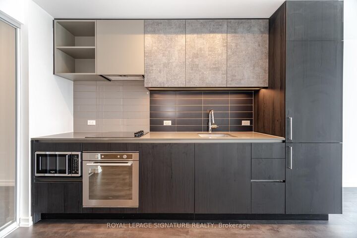 Property Photo: 7890 Jane Street 4508 ON L4K 0K9