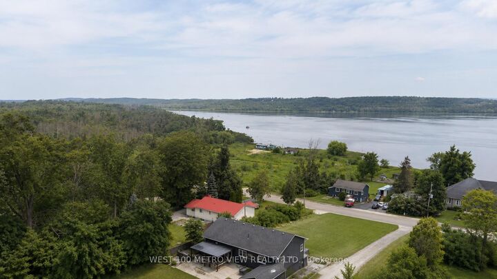 Property Photo: 56 Lakeside Terrace 704 ON L4M 7B9
