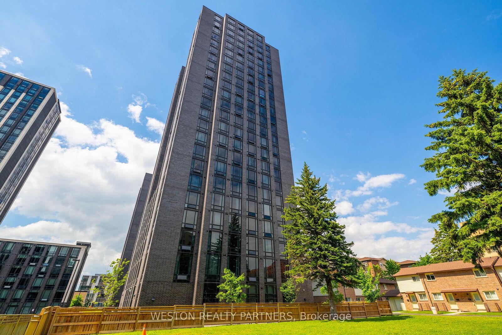Property Photo:  145 Columbia Street W 1134  ON N2L 0K7 