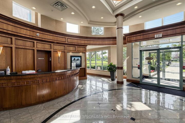 Photo de la propriété: 4879 Kimbermount Avenue 303 ON L5M 7R8