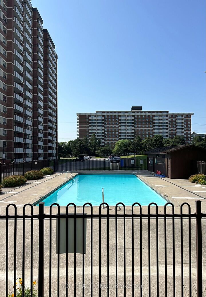 Property Photo: 505 Cummer Ave Avenue #707 Suite A ON M2K 2L8