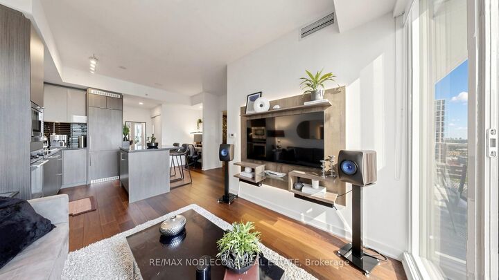 Property Photo: 115 Blue Jays Way 3906 ON M5V 0N4