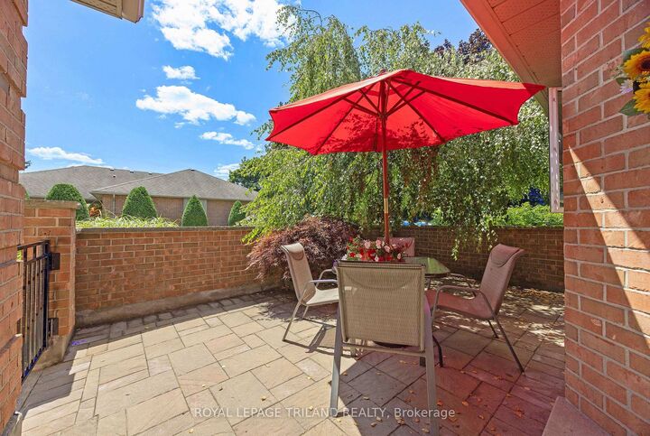Property Photo:  2 Cadeau Terrace 40  ON N6K 4G4 