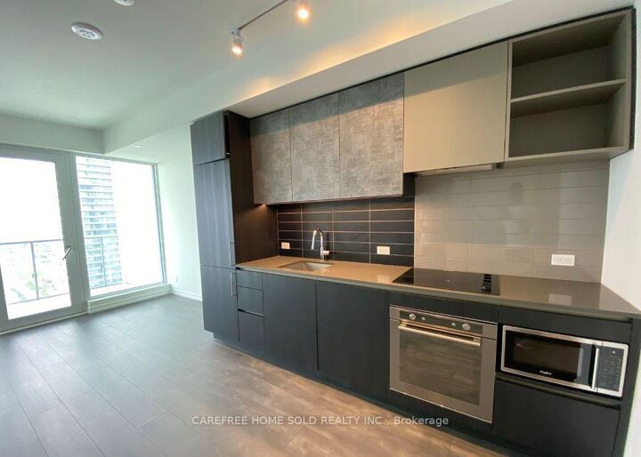 Property Photo:  7890 Jane Street 4703  ON L4K 0K9 
