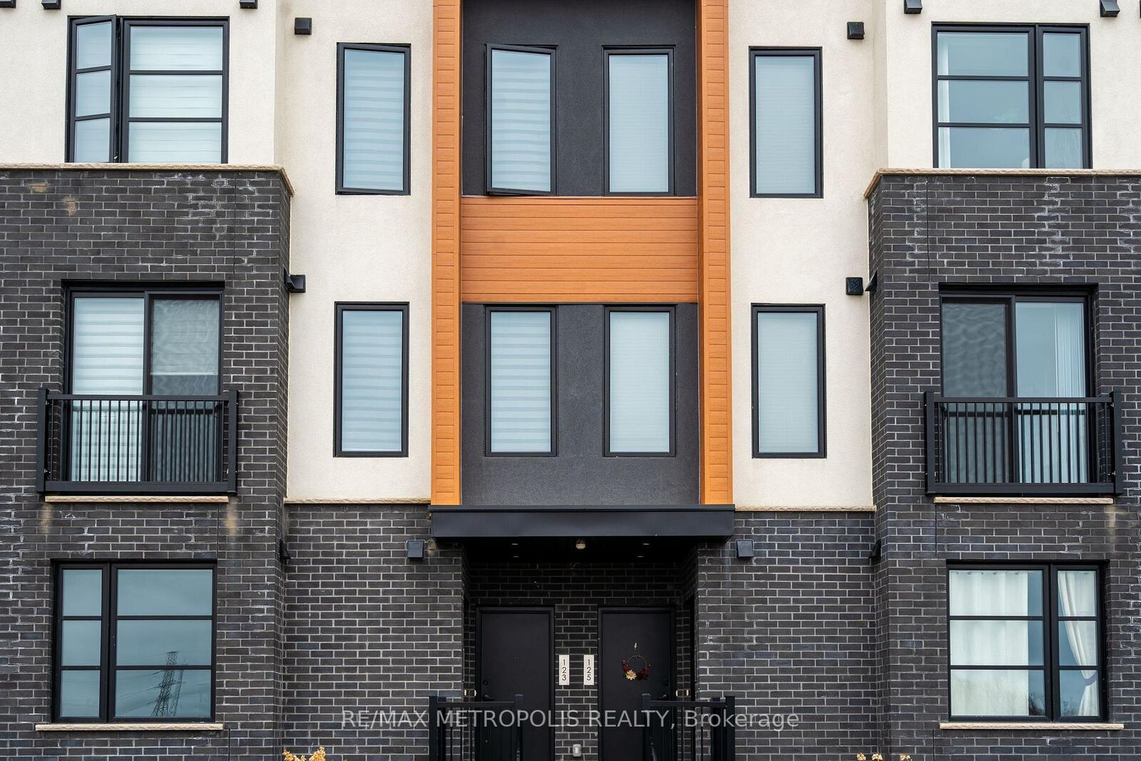 Property Photo: 3900 Savoy Street 121 ON N6P 0E3
