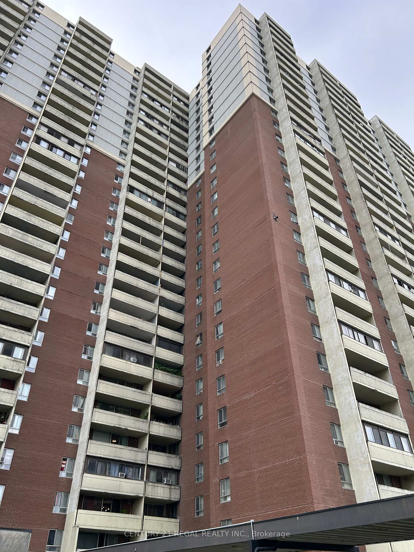 Property Photo:  5 Massey Square 2908  ON M4C 5L6 