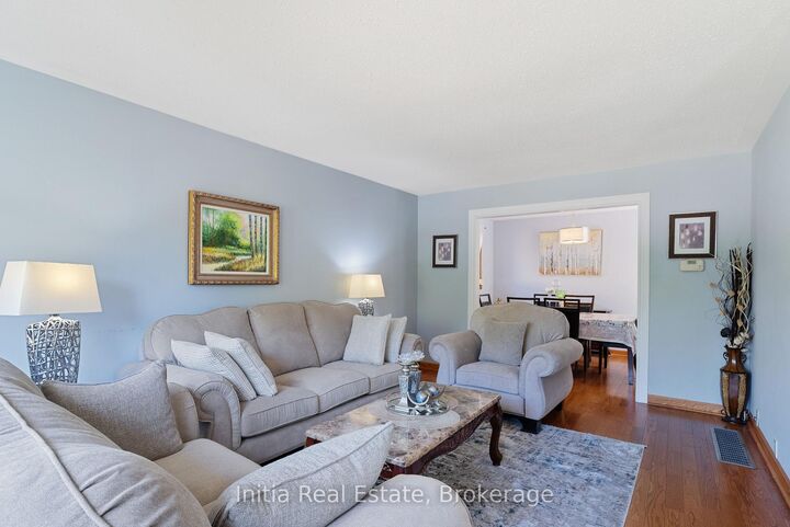 Property Photo:  43 Sussex Crescent  ON N5Y 5H3 