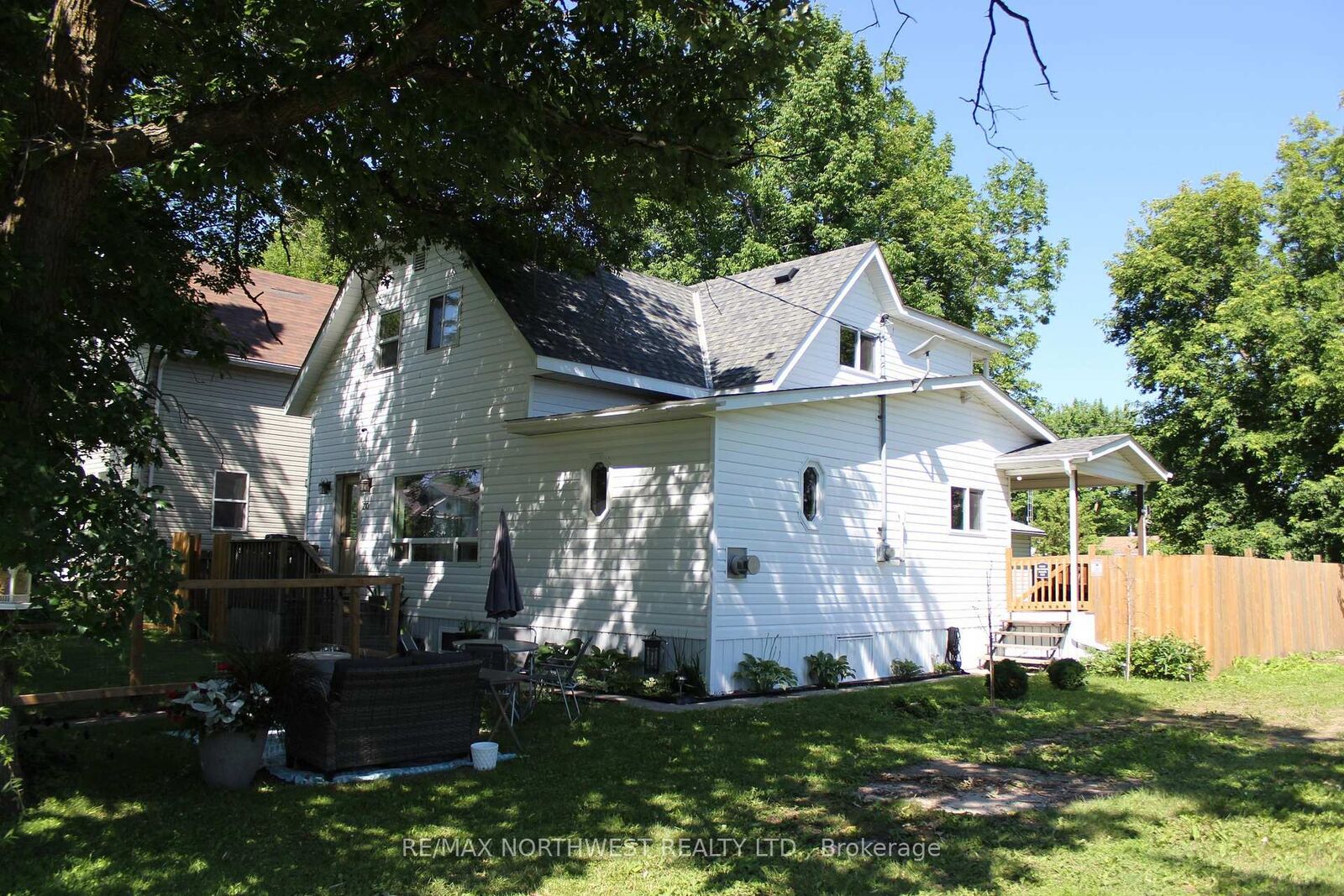 Property Photo:  210 Fifth St  ON P0W 1L0 