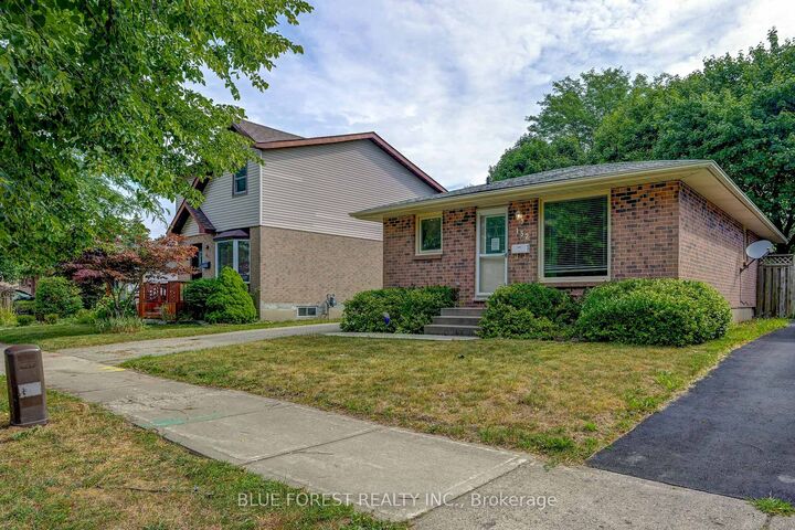 Property Photo:  132 Ardsley Crescent  ON N6G 3W7 