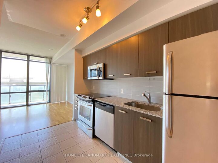 Property Photo:  832 Bay Street 1601  ON M5S 1Z6 
