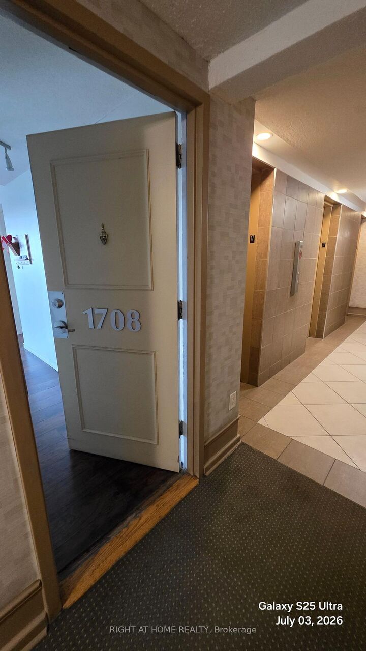 Property Photo:  715 Don Mills Road 1708  ON M3C 1S5 