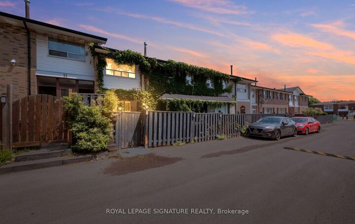 Property Photo: 61 Ardglen Drive 9 ON L6W 1V1