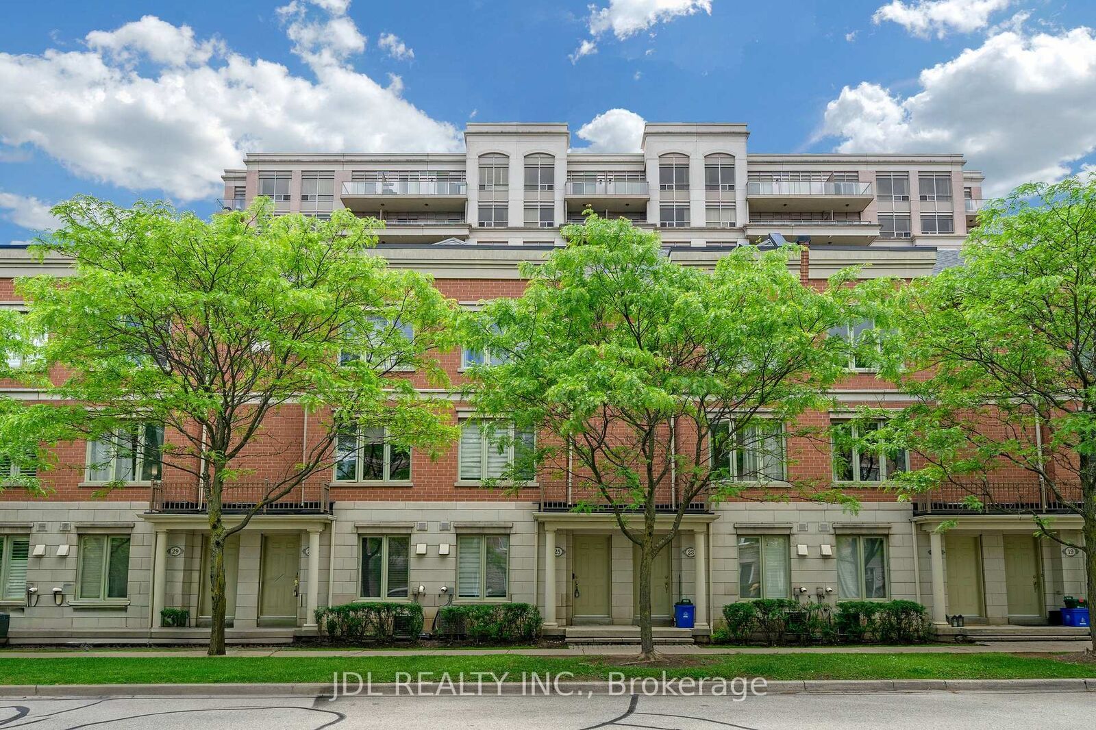 Property Photo:  25 Galleria Parkway  ON L3T 0A3 