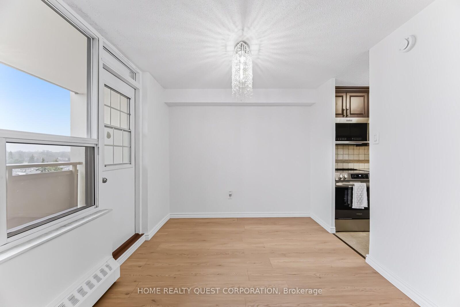 Property Photo:  3120 Kirwin Avenue 605  ON L5A 3R2 