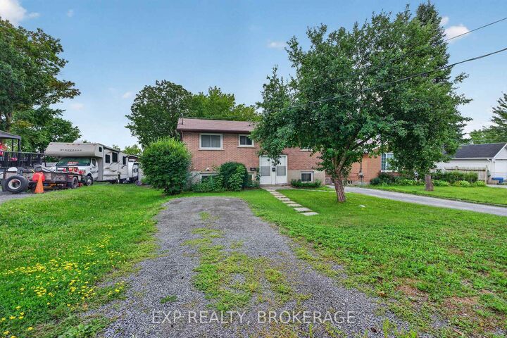 Property Photo:  17 Shaw Street  ON K7K 4Y5 
