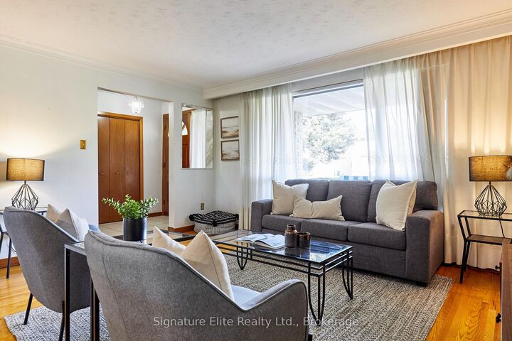 Property Photo:  5 Veerland Drive  ON M6L 1R8 