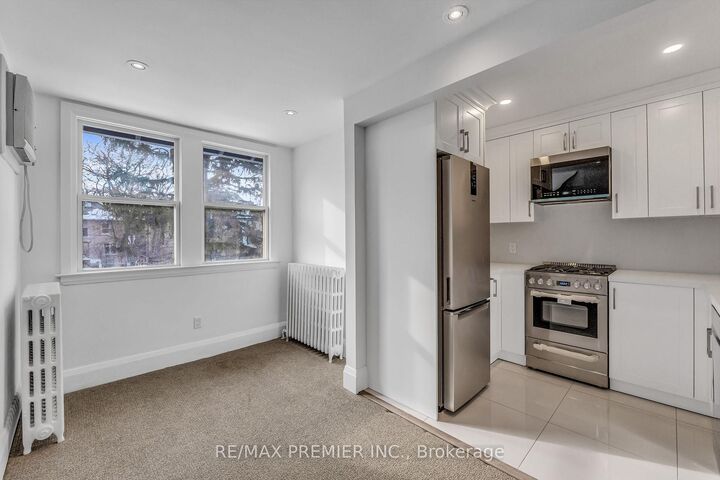 Property Photo:  5 Killarney Road 3rd Floor  ON M5P 1L7 