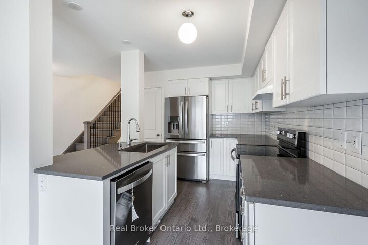 Property Photo: 79 Caspian Square 267 ON K2V 0R3