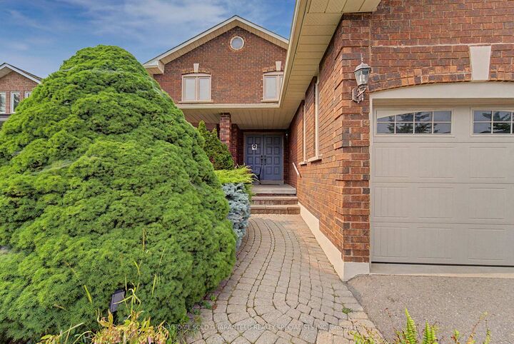 Property Photo: 265 Dante Court ON L4L 7W8