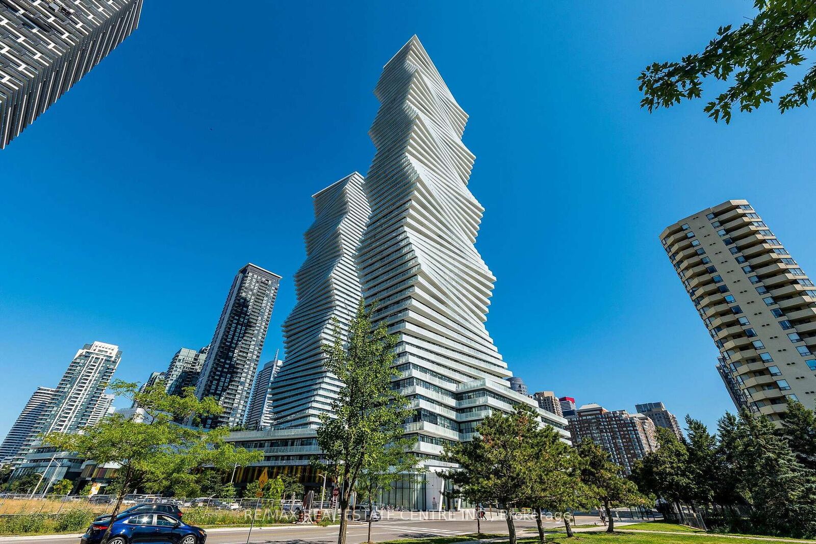 Property Photo: 3883 Quartz Road ON L5B 0M4