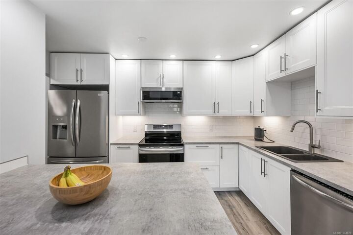 Property Photo: 3900 Shelbourne St #201 BC V8P 4H8