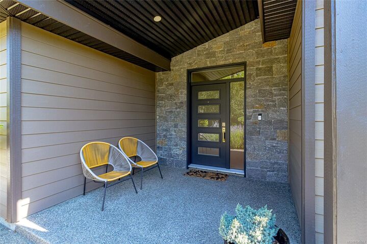 Property Photo: 3845 Glen Oaks Dr BC V9T 0G8