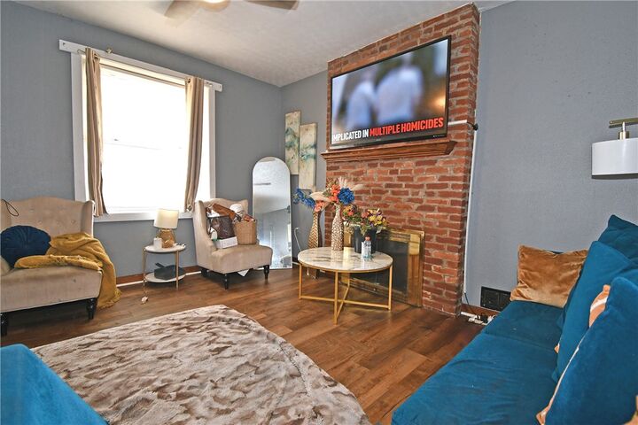 Property Photo:  306 Moore Ave  PA 15210 