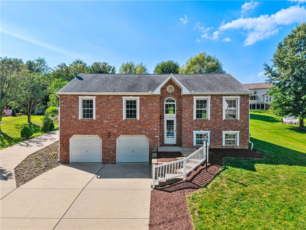 Property Photo: 671 Peregrine Dr PA 15642