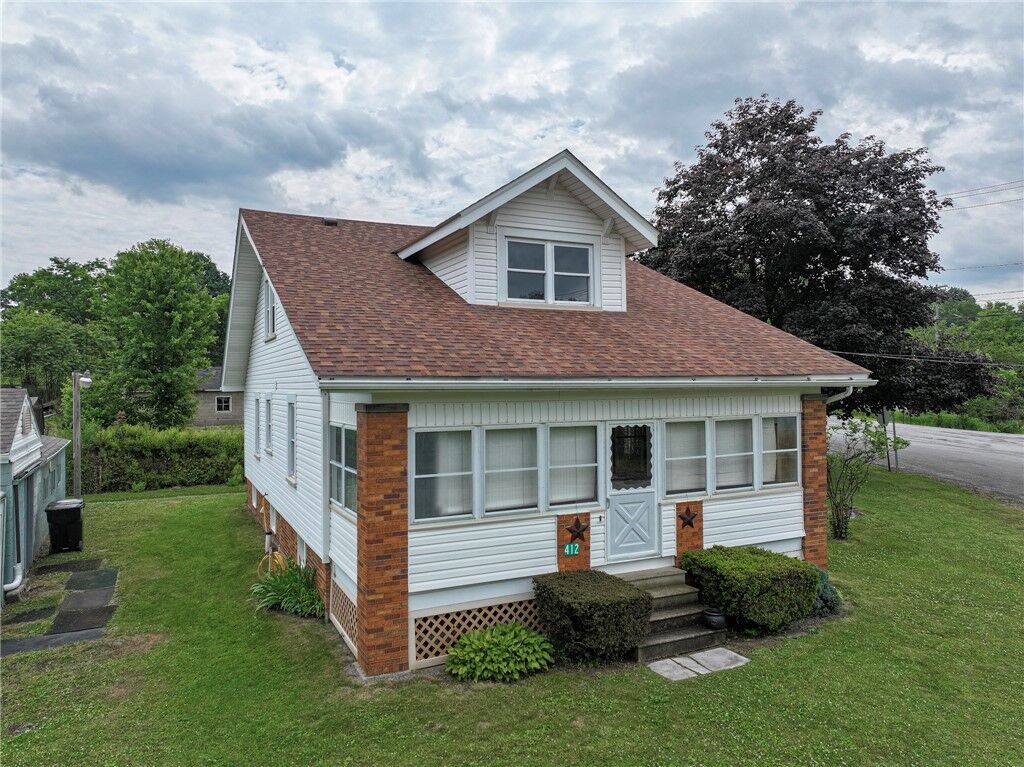 Property Photo: 412 Old Zelienople Rd PA 16117