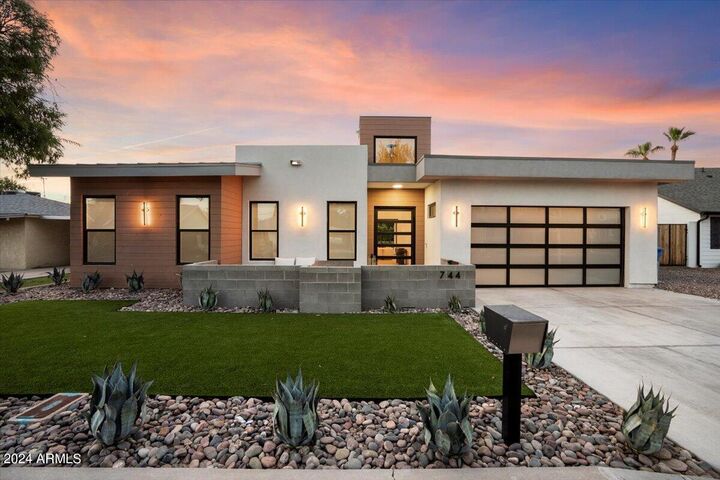 Property Photo:  744 E Myrtle Avenue  AZ 85020 