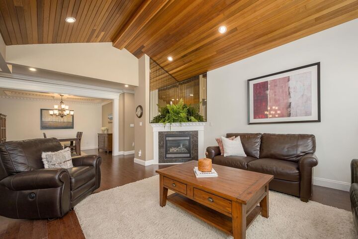 Property Photo: 825 Robinson Street BC V3J 4G4