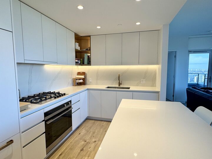 Property Photo:  720 Farrow St 3007  BC V3J 0P3 