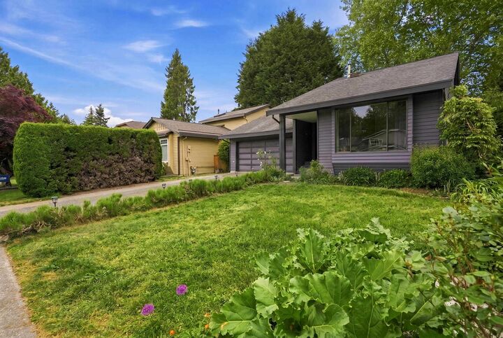 11837 Alderwood Crescent — photo 1
