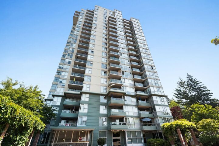Property Photo: 295 Guildford Way 902 BC V3H 5N3