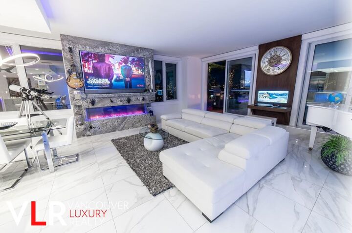 Property Photo:  199 Drake Street Ph  BC V6Z 2Y8 