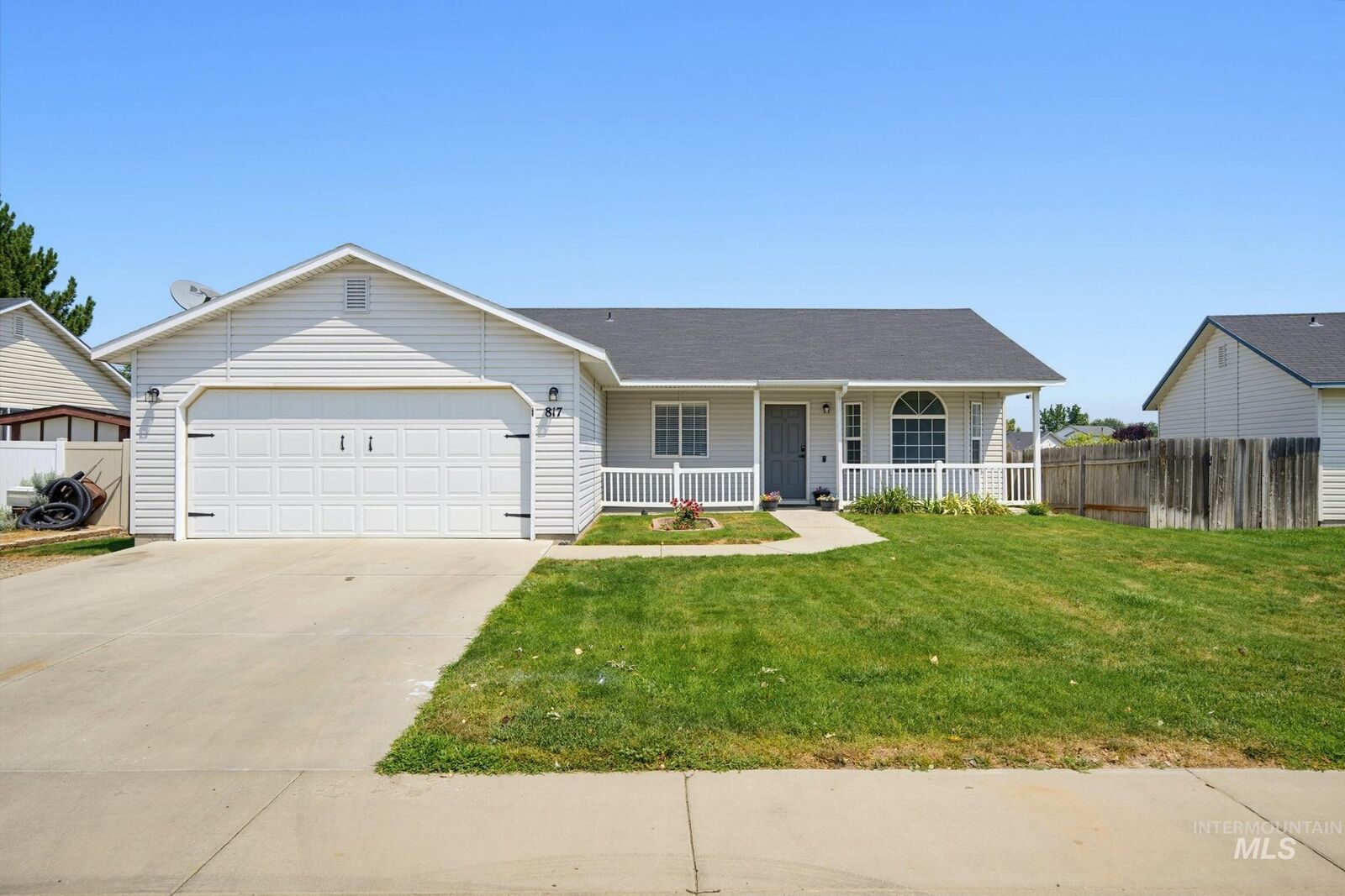 Property Photo:  817 Settlers Dr  ID 83605 