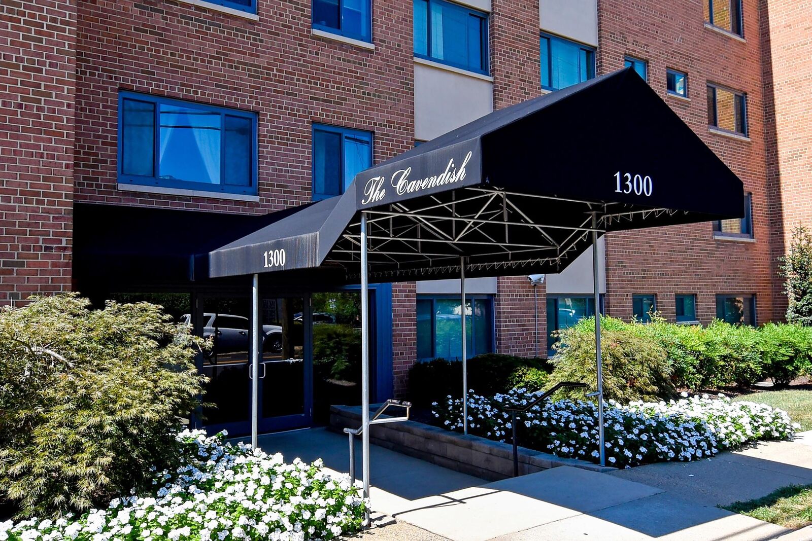 Property Photo: 1300 S Arlington Ridge Road 204 VA 22202