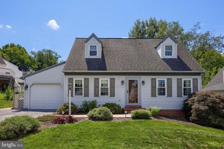 Property Photo:  209 Yorkshire Way  PA 17554 