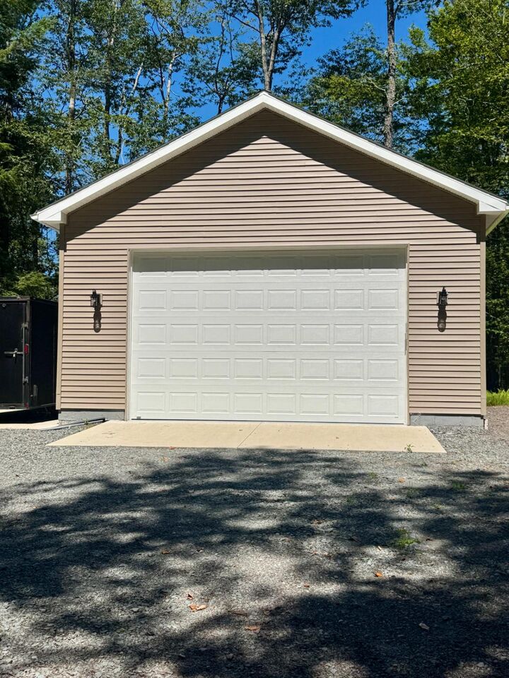 Property Photo: 1008 Canoochee Court PA 18436