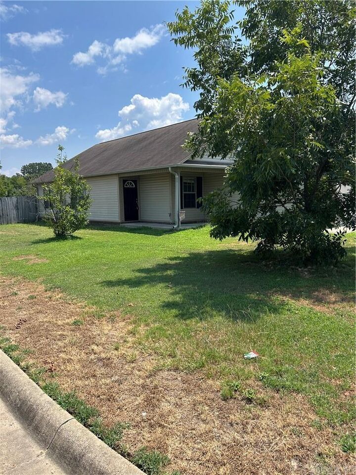 Property Photo:  1209 S Pittsburg Ave  AR 72802 