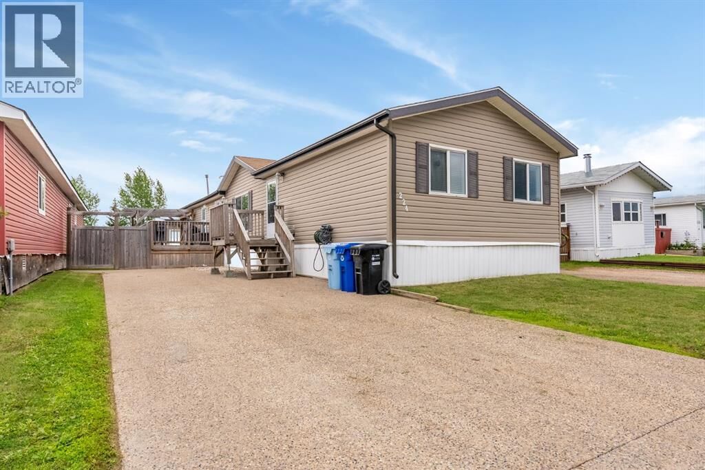 Property Photo:  224 Clausen Crescent  AB T9K 2H7 