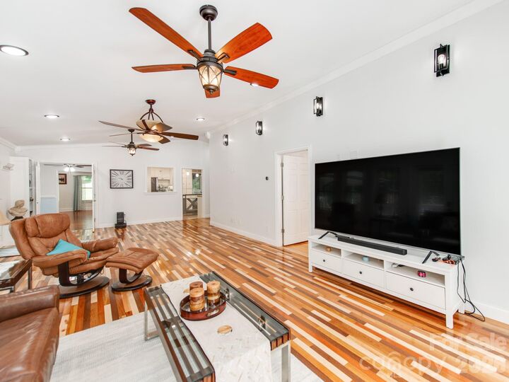 Property Photo: 7124 Ridge Lane Road NC 28262